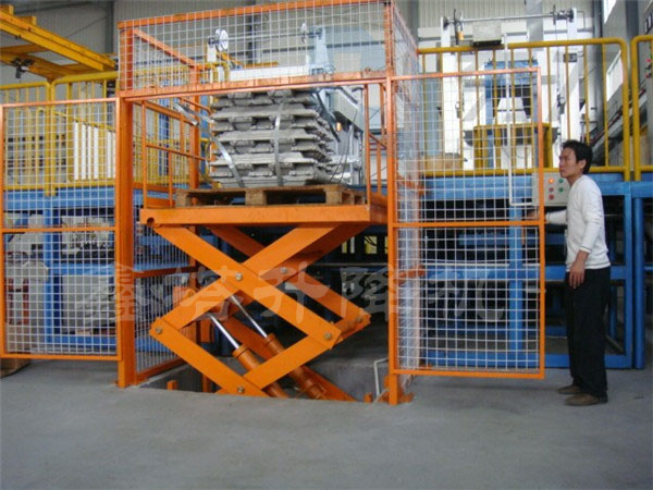 剪叉式簡易貨梯安全防護(hù)設(shè)備的重要性與配置要點(diǎn)